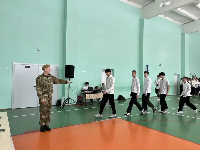 Конкурс строя и песни