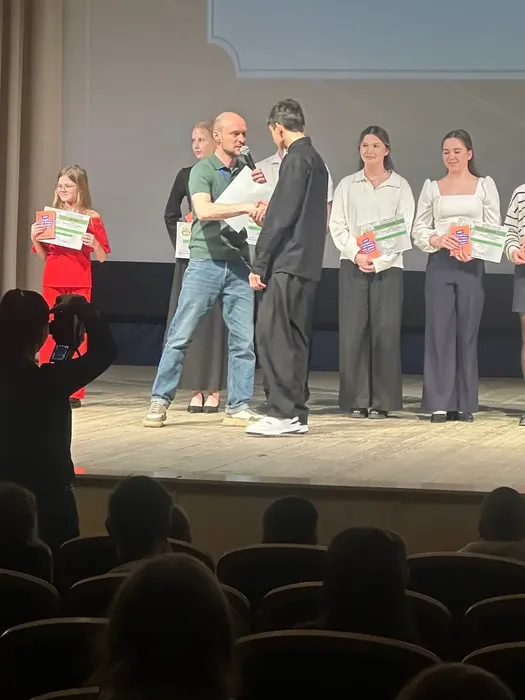 Театральная весна